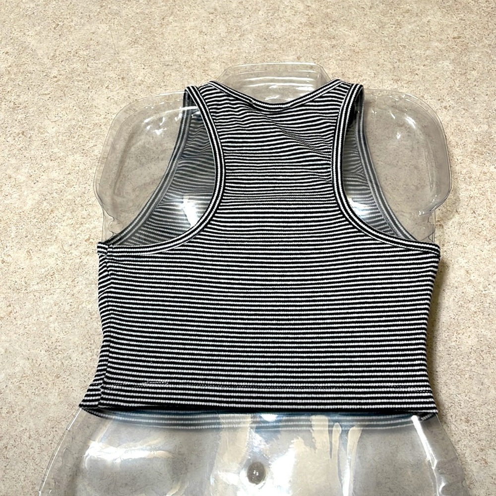 ZARA TRAFALUC SLEEVELESS BLACK & WHITE STRIPED RACERBACK TANK CROP TOP - Picture 4 of 6